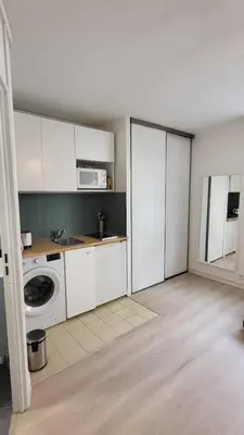 Cuisine ou kitchenette dans l'établissement Studio confortable et charmant