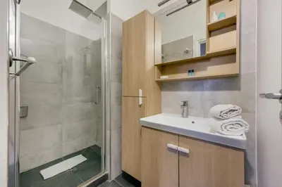 Salle de bains dans l'établissement Cocon chaleureux aux portes de Paris
