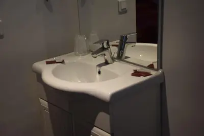 Salle de bains dans l'établissement Hôtel Résidence Champerret
