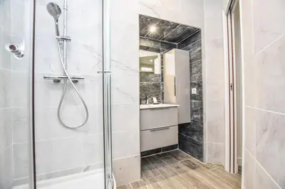 Salle de bains dans l'établissement Cosy apartment - 1BR-4P - Auteuil