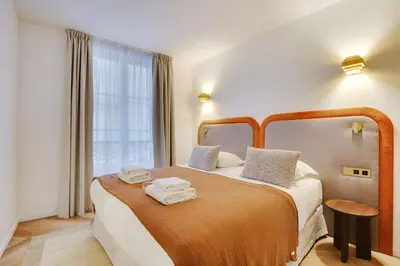 Un ou plusieurs lits dans un hébergement de l'établissement Luxurious Apartment - 3BDR-8P - Bastille