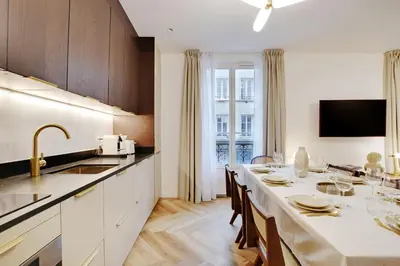 Cuisine ou kitchenette dans l'établissement Luxurious Apartment - 3BDR-8P - Bastille