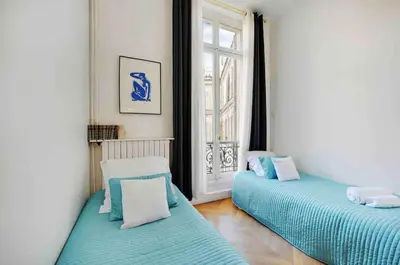Un ou plusieurs lits dans un hébergement de l'établissement Champs Élysées : Appartement 200 m2 avec balcon