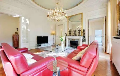 Télévision ou salle de divertissement dans l'établissement Champs Élysées : Appartement 200 m2 avec balcon