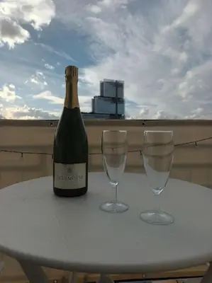 Boissons dans l'établissement PARIS Balcony TOP FLOOR Room