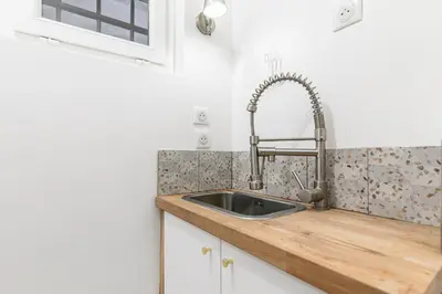 Cuisine ou kitchenette dans l'établissement MBA Splendide Appart - Popincourt Paris Centre