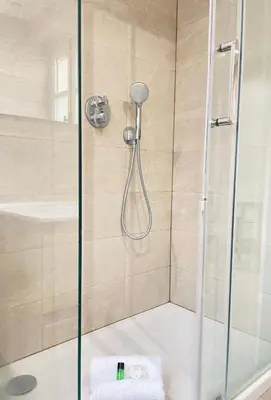 Salle de bains dans l'établissement PERGO