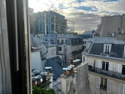Vue générale sur Paris ou vue de la ville depuis l'appartement