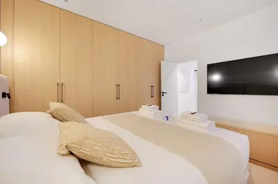 Un ou plusieurs lits dans un hébergement de l'établissement Elegant apartment - 2BR-6P - Palais Royal