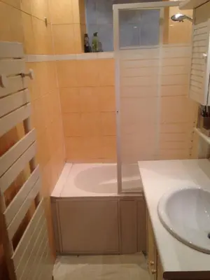 Salle de bains dans l'établissement Guest house dans appartement sur Paris