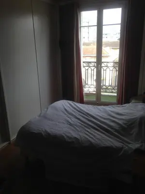 Un ou plusieurs lits dans un hébergement de l'établissement Guest house dans appartement sur Paris