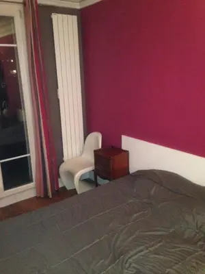 Un ou plusieurs lits dans un hébergement de l'établissement Guest house dans appartement sur Paris