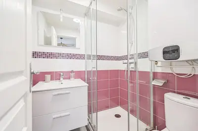 Salle de bains dans l'établissement le Marais