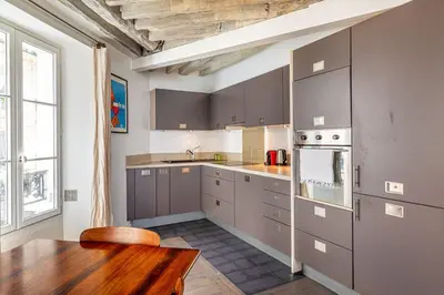 Cuisine ou kitchenette dans l'établissement GuestReady - Séjour confortable dans le 9ème