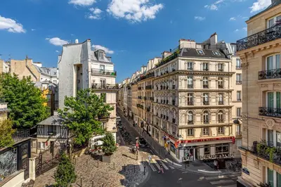 Vue générale sur Paris ou vue de la ville depuis l'appartement