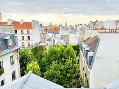 Vue générale sur Paris ou vue de la ville depuis l'appartement