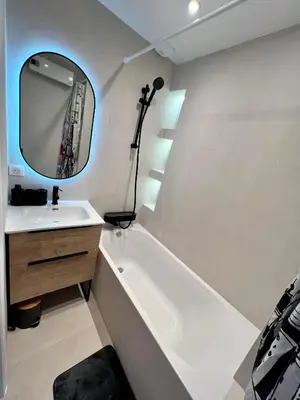 Salle de bains dans l'établissement Rooms with fabulous view on Paris roofs