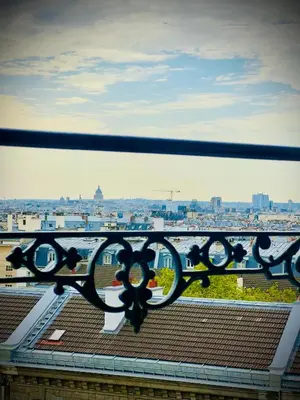 Balcon ou terrasse dans l'établissement Rooms with fabulous view on Paris roofs