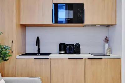 Cuisine ou kitchenette dans l'établissement Dream Home near Sacre Coeur