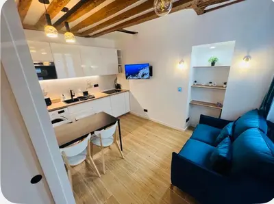 Cuisine ou kitchenette dans l'établissement Cosy Montorgueil Paris 2
