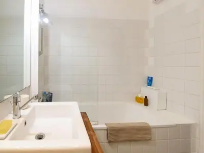 Salle de bains dans l'établissement Apartment in Paris near Line 14 Metro