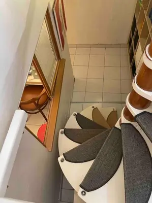 Coin salon dans l'établissement ChezAdrienParis - Appartement de 90m2 en souplex