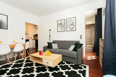 Coin salon dans l'établissement appartement trois pièces au cœur de Montmartre