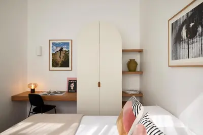 Un ou plusieurs lits dans un hébergement de l'établissement Art Deco Loft - 2BR and 2BA near Canal Saint Martin