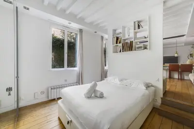 Un ou plusieurs lits dans un hébergement de l'établissement Hot Hot Hot Loft Faubourg Saint-Denis