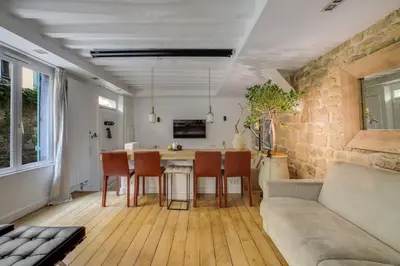 Télévision ou salle de divertissement dans l'établissement Hot Hot Hot Loft Faubourg Saint-Denis