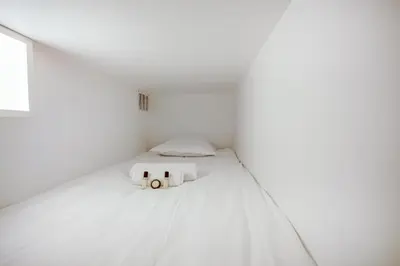 Un ou plusieurs lits dans un hébergement de l'établissement Tiny boutique studio in Paris 11