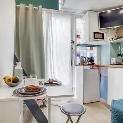 Tiny boutique studio in Paris 11