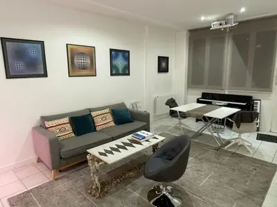 Coin salon dans l'établissement Large apartment in Paris center