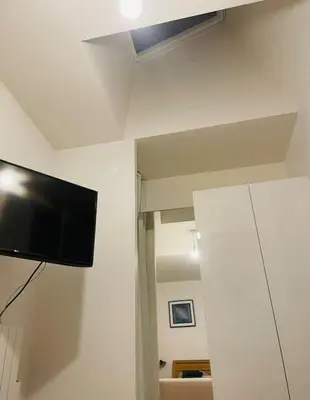 Télévision ou salle de divertissement dans l'établissement Large apartment in Paris center