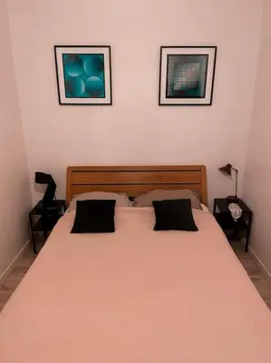 Un ou plusieurs lits dans un hébergement de l'établissement Large apartment in Paris center