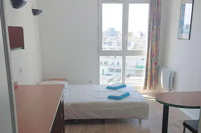 Un ou plusieurs lits dans un hébergement de l'établissement 10 min walk to metro Line 1, ApartHotel La Défense