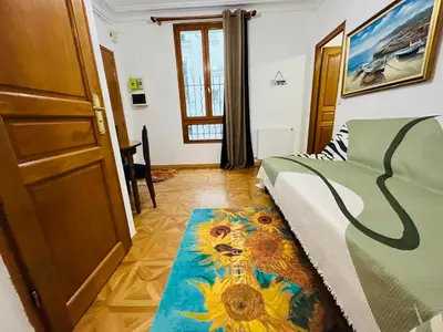 Un ou plusieurs lits dans un hébergement de l'établissement two-bedroom flat near Pompidou Centre