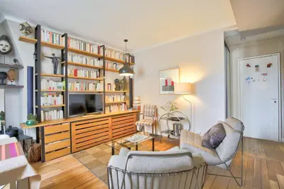 Coin salon dans l'établissement L'Elégance à la Butte aux Cailles
