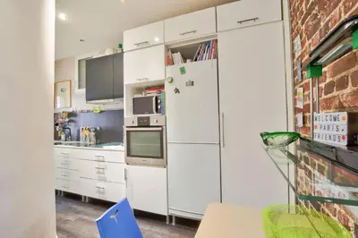 Cuisine ou kitchenette dans l'établissement L'Elégance à la Butte aux Cailles