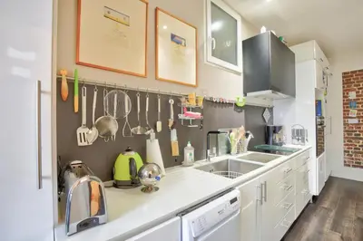 Cuisine ou kitchenette dans l'établissement L'Elégance à la Butte aux Cailles