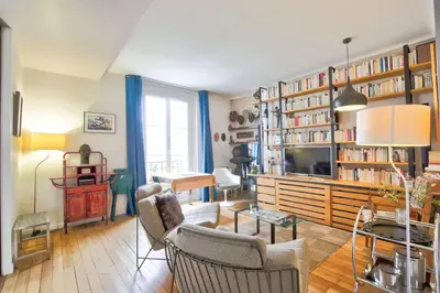 Coin salon dans l'établissement L'Elégance à la Butte aux Cailles