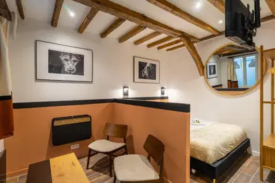 Un ou plusieurs lits dans un hébergement de l'établissement Luxe Marais Getaway - Suite Exclusive avec Sauna
