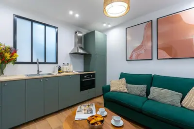 Cuisine ou kitchenette dans l'établissement NEW - Designer Flat for 4 pp
