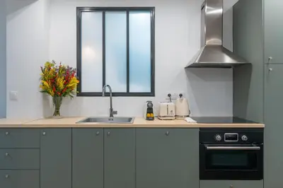 Cuisine ou kitchenette dans l'établissement NEW - Designer Flat for 4 pp