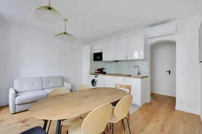 Cuisine ou kitchenette dans l'établissement Pick A Flat's Apartement in Nation - rue d'Avron