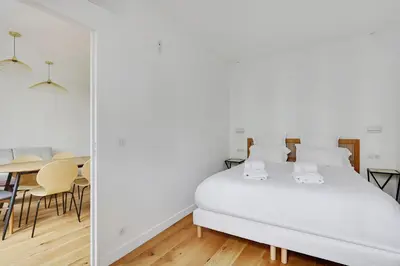 Un ou plusieurs lits dans un hébergement de l'établissement Pick A Flat's Apartement in Nation - rue d'Avron
