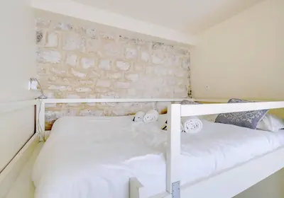 Un ou plusieurs lits dans un hébergement de l'établissement Unique Studio in Marais