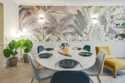 Coin salon dans l'établissement Bright and Gorgeous flat in the heart of Paris