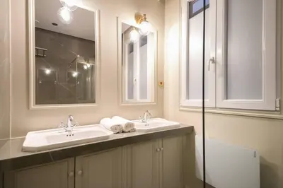 Salle de bains dans l'établissement Modern and Cosy flat in the heart of Notre Dame