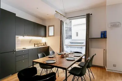 Cuisine ou kitchenette dans l'établissement Stylish 2 bedrooms Palais Royal